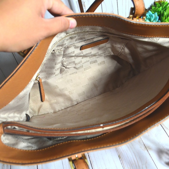 Michael Kors Jet Set Large Leather Tote Bag - Picture 5 of 7